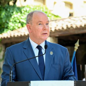 Le prince Albert II de Monaco s'est rendu à Saint Paul de Vence, dans les Alpes-Maritimes, dans le cadre de ses déplacements réguliers dans les collectivités historiquement liées à la Principauté, le 15 juillet 2025. 
© Bruno Bebert / Bestimage