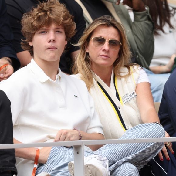 Sarah Poniatowski vous livre son expérience d'entrepreneuse à succès. 


Sarah Poniatowski et son fils Roman Lavoine - Les célébrités dans les tribunes des Internationaux de France de tennis de Roland Garros 2024 à Paris. Le 5 juin 2024. © Jacovides-Moreau/Bestimage