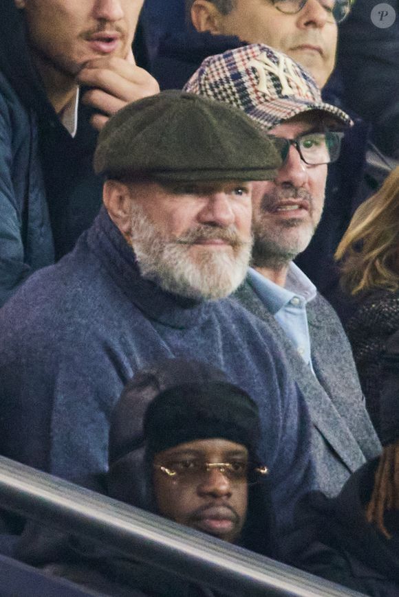 Philippe Etchebest et Paul Pairet - Célébrités assistent au match de Ligue des champions entre le PSG et l'Atlético de Madrid au Parc des Princes à Paris le 6 novembre 2024. © Cyril Moreau/Bestimage