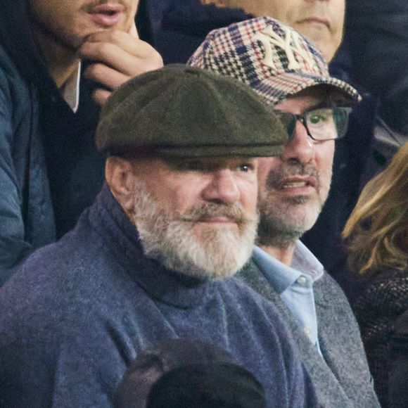 Philippe Etchebest et Paul Pairet - Célébrités assistent au match de Ligue des champions entre le PSG et l'Atlético de Madrid au Parc des Princes à Paris le 6 novembre 2024. © Cyril Moreau/Bestimage