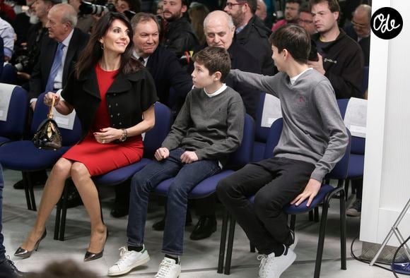 Il souhaite ainsi se construire sa propre identité et faire ses preuves sur les terrains.

Véronique Zidane et ses enfants Elyaz et Théo - Zinédine Zidane devient l'entraineur du Real de Madrid et remplace ainsi Rafael Benítez à Madrid en Espagne le 4 janvier 2015. 

Photo : GTRES / BESTIMAGE