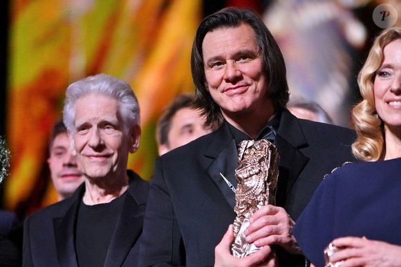Jim Carrey pose avec le César d'honneur lors de la 51e cérémonie des César du cinéma à l'Olympia le 26 février 2026 à Paris, France. 
 Photo par Franck Castel/ABACAPRESS.COM