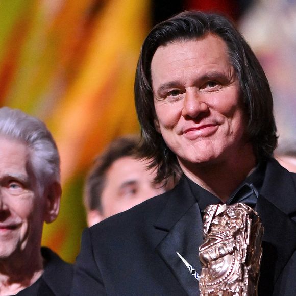 Jim Carrey pose avec le César d'honneur lors de la 51e cérémonie des César du cinéma à l'Olympia le 26 février 2026 à Paris, France. 
 Photo par Franck Castel/ABACAPRESS.COM
