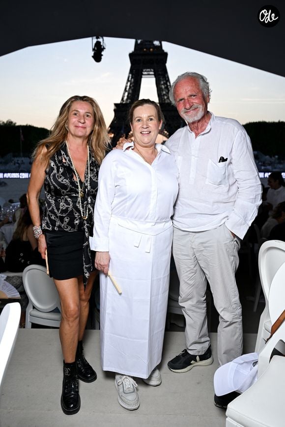 Exclusif - Coco Coupérie-Eiffel, Hélène Darroze, Yann Arthus-Bertrand au dîner de gala à l’espace VIP au Longines Paris Eiffel Jumping au pied de la Tour Eiffel sur le Champ-de-Mars à Paris, France, le 21 juin 2025. © Perusseau-Veeren/Bestimage
