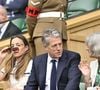 Cette scène a montré une facette inattendue et détendue d’une star souvent perçue comme très sophistiquée.
Hugh Grant et sa femme Anna Elisabet Eberstein dans les tribunes lors du treizième jour des Championnats de tennis de Wimbledon au All England Lawn Tennis and Croquet Club, le 12 juillet 2024 à Londres, Angleterre. © Chryslene Caillaud/Panoramic/Bestimage