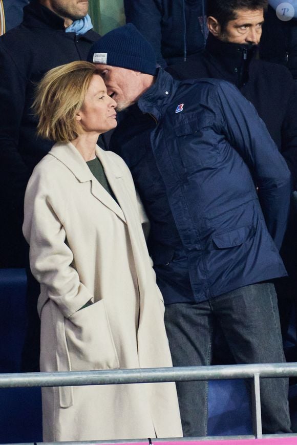 Denis Brogniart et sa femme Hortense - People des les tribunes de la coupe du Monde de Rugby France 2023 - Match de quart de finale "France-Afrique du Sud (28-29)" au Stade de France à Saint-Denis 15 octobre 2023. © Moreau-Jacovides/Bestimage