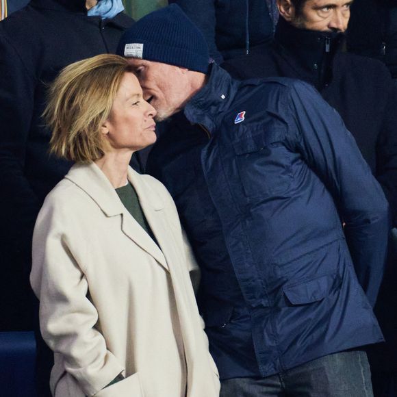 Denis Brogniart et sa femme Hortense - People des les tribunes de la coupe du Monde de Rugby France 2023 - Match de quart de finale "France-Afrique du Sud (28-29)" au Stade de France à Saint-Denis 15 octobre 2023. © Moreau-Jacovides/Bestimage