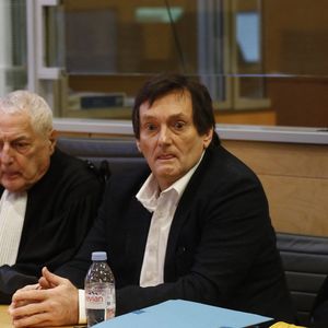 Pierre Palmade au tribunal de Melun avec ses avocats Me Alain Barsikian et Me Céline Lasek  pour son procès pour blessures involontaires à la suite d'un accident de la route en février 2023 dans lequel sa voiture a percuté un autre véhicule à Melun.
Le 20 novembre 2024.

© Christophe Clovis / Bestimage