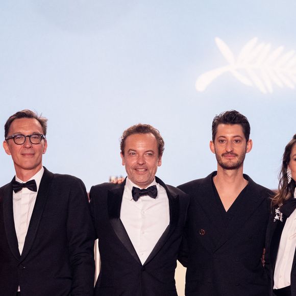 Julie De Bona, Alexandre de La Patellière, Patrick Mille, Pierre Niney, Anaïs Demoustier (enceinte), Julien De Saint-Jean - Descente des marches du film « Le comte de Monte-Cristo » lors du 77ème Festival International du Film de Cannes, au Palais des Festivals à Cannes. Le 22 mai 2024
© Jacovides-Moreau / Bestimage