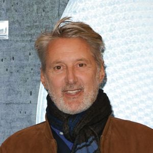 Antoine de Caunes - Avant-première de la série "Validé" saison 3 au cinéma le Grand Rex à Paris le 3 novembre 2025. © Coadic Guirec/Bestimage