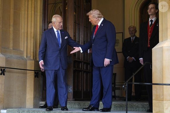Le roi Charles III fait officiellement ses adieux au président américain Donald Trump au château de Windsor, Berkshire, au deuxième jour de sa visite d'État au Royaume-Uni à Windsor, Angleterre, Royaume-Uni, le 18 septembre 2025. © Chown Aaron/PA Photos/ABACA