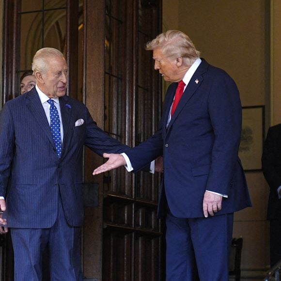 Le roi Charles III fait officiellement ses adieux au président américain Donald Trump au château de Windsor, Berkshire, au deuxième jour de sa visite d'État au Royaume-Uni à Windsor, Angleterre, Royaume-Uni, le 18 septembre 2025. © Chown Aaron/PA Photos/ABACA