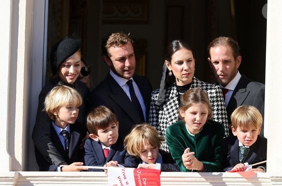 Pierre Casiraghi, la princesse Caroline de Hanovre, Beatrice Borromeo, Francesco Carlo Albert Casiraghi, Stefano Ercole Carlo Casiraghi, Balthazar Casiraghi-Rassam, Andrea Casiraghi, Tatiana Santo Domingoi, India Casiraghi et Maximilian Casiraghi - La famille princière de Monaco au balcon du palais, à l'occasion de la Fête Nationale de Monaco, le 19 novembre 2024. © Jacovides-Bebert/Bestimage