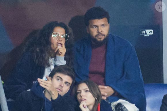 Jo-Wilfried Tsonga et sa femme Noura El Shwekh - People des les tribunes de la coupe du Monde de Rugby France 2023 - Match de quart de finale "France-Afrique du Sud (28-29)" au Stade de France à Saint-Denis 15 octobre 2023. © Moreau-Jacovides/Bestimage