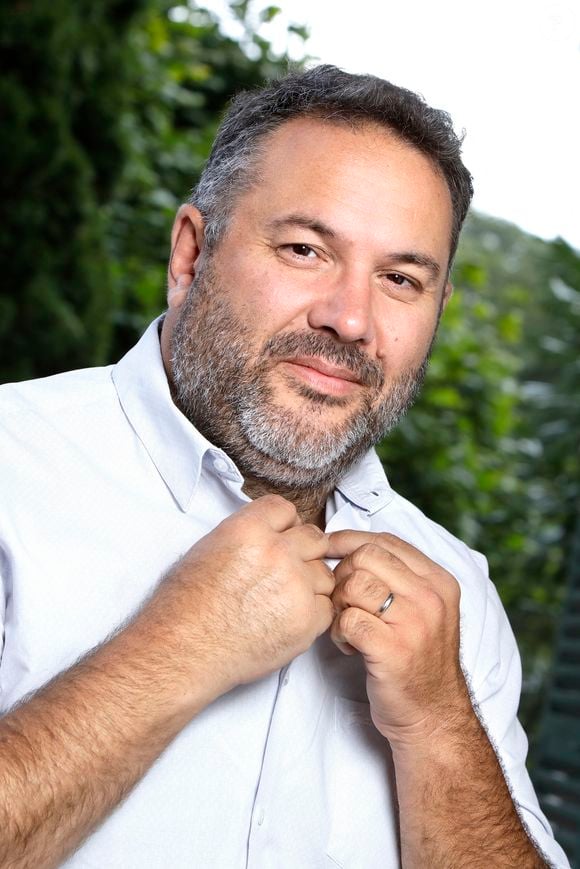 Bruce Toussaint quitte BFMTV pour la future matinale de TF1 - Rendez-vous avec Bruce Toussaint lors de la 5ème édition des écrivains chez Gonzague Saint Bris à Chanceaux-près-Loches le 27 août 2023.

© Cédric Perrin / Bestimage