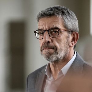 Michel Cymes est l'un des docteurs les plus célèbres du PAF.

Michel Cymes participe au lancement des Journées pour une France en forme dans le cadre de la Grande Cause Nationale et à l’occasion des Jeux Olympiques et Paralympiques, Paris © Stéphane Lemouton / Bestimage