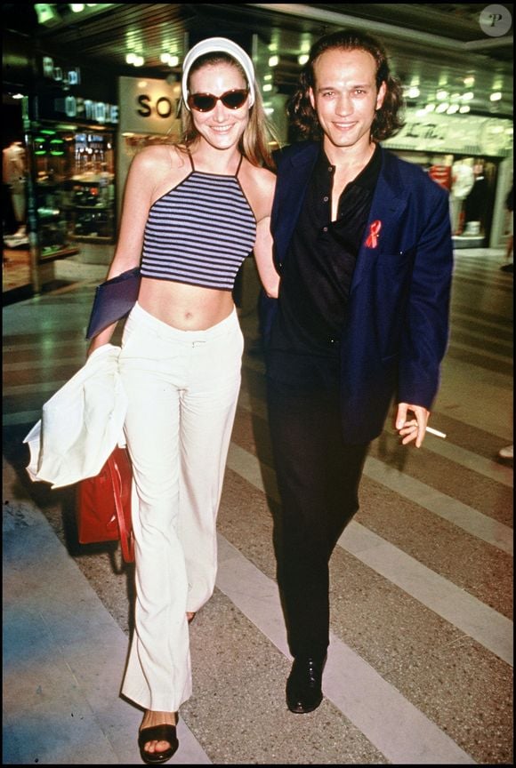 L'acteur était venu au bras de sa femme Karine Silla, avec une de leur fille la belle Iman Perez, mannequin elle aussi. 
 
Carla Bruni et Vincent Pérez en 1994 ANGELI-RINDOFF-GARCIA / BESTIMAGE
