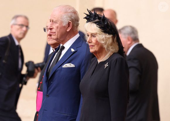 Le roi Charles III d'Angleterre et Camilla Parker Bowles, reine consort d'Angleterre, arrivent au Vatican à Rome, le 23 octobre 2025. Photo par PA Photo/ Bestimage