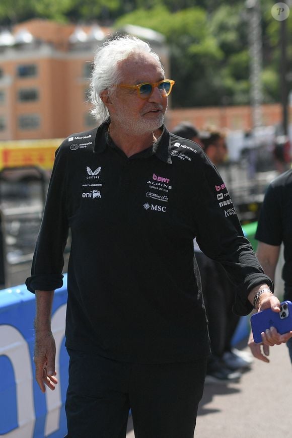 Flavio Briatore - - Les people dans les paddocks la veille du Grand Prix de Formule 1 (F1) de Monaco le 24 mai 2025.
© Lionel Urman / Bestimage