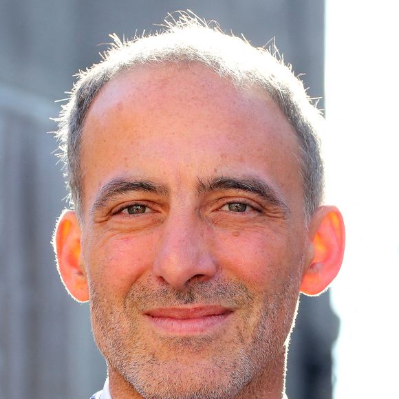 Raphaël Glucksmann l'a accompagné, mais le garçon lui a demandé de rester à distance à l'approche de l'école : "Comme chaque année : 'Papa, j'arrive seul devant les potes !'"

Raphaël Glucksmann, coprésident de Place Publique, lors de la clôture de la deuxième édition des réunions de Place Publique à La Réole en Gironde le 5 octobre 2025. © Patrick Bernard / Bestimage
