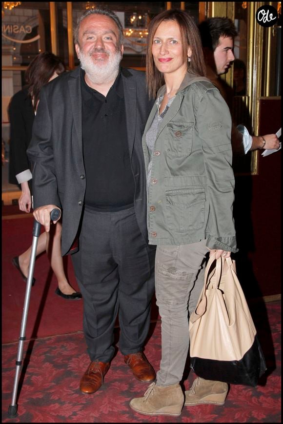 Pour elle, la maladie bouleverse nécessairement l'organisation familiale.

Dominique Farrugia et sa femme au Casino de Paris @Rindoff/Cabreira/ BESTIMAGE