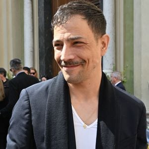 Steevy Boulay - Sorties des obsèques de Loana Petrucciani en la cathédrale Sainte-Réparate à Nice le 10 avril 2026. L’ancienne star de téléréalité a été retrouvée morte dans son appartement niçois par les autorités, le 25 mars dernier. © Bruno Bebert/Bestimage