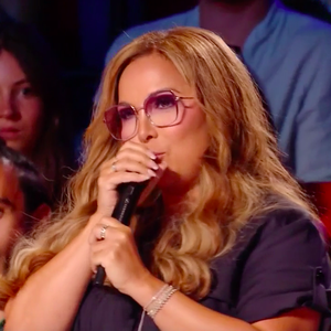 Le premier épisode de la nouvelle saison de l'émission La France a un incroyable talent sur M6 (capture d'écran). Hélène Ségara a été touchée par les mot de Karine Le Marchand