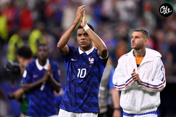 L'attaquant star exprime toute sa fierté d'avoir porté le brassard tout en saluant le soutien inconditionnel des supporters.

Kylian Mbappé salue le public du match France-Espagne, lors de la Coupe du monde, le 14 juillet 2026. 

© Pablo Morano/BSR Agency Arlington United States