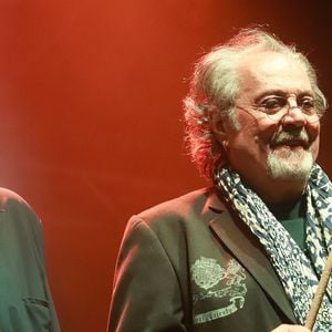 Exclusif - Cookie Dingler et Patrick Hernandez lors du concert La folie des années 80 au Croisic, France, le 20 août 2025. Ambiance garantie, tubes inoubliables et énergie 100% live pour le concert  La Folie des Années 80 2025. © Nöel Carrier/Bestimage