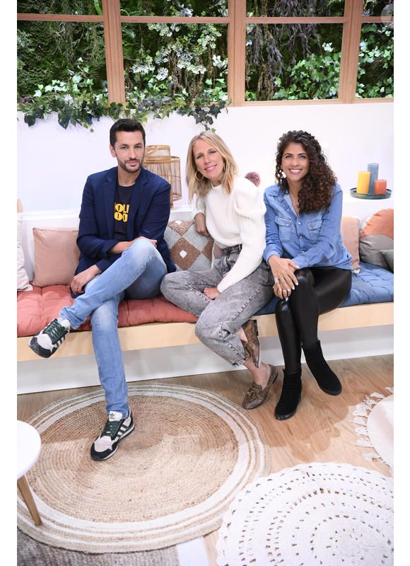 Photo officielle d'Agathe Lecaron, Benjamin Muller et Yasmine Oughlis pour l'émission "La Maison des Maternelles". © Eric VERNAZOBRES - FTV