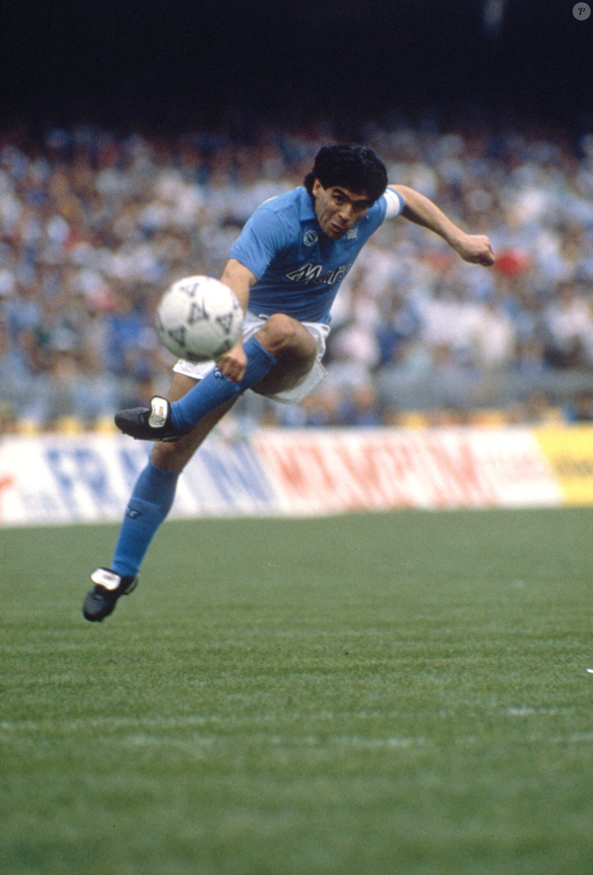 Carte Collector Diego Maradona 1990 - Sports Illustrated - PSA 6 - Parfaite Pour Les Fans !