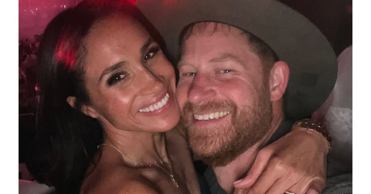 Meghan Markle et le prince Harry enlacés lors d'une soirée mémorable, une façon d'oublier les ennuis judiciaires