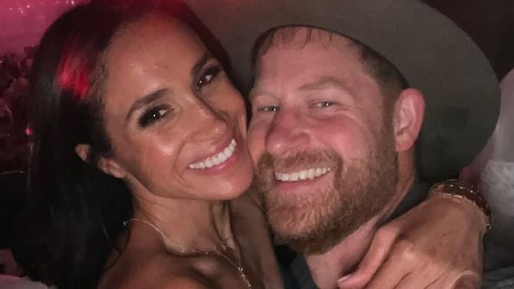 Meghan Markle et le prince Harry enlacés lors d'une soirée mémorable, une façon d'oublier les ennuis judiciaires