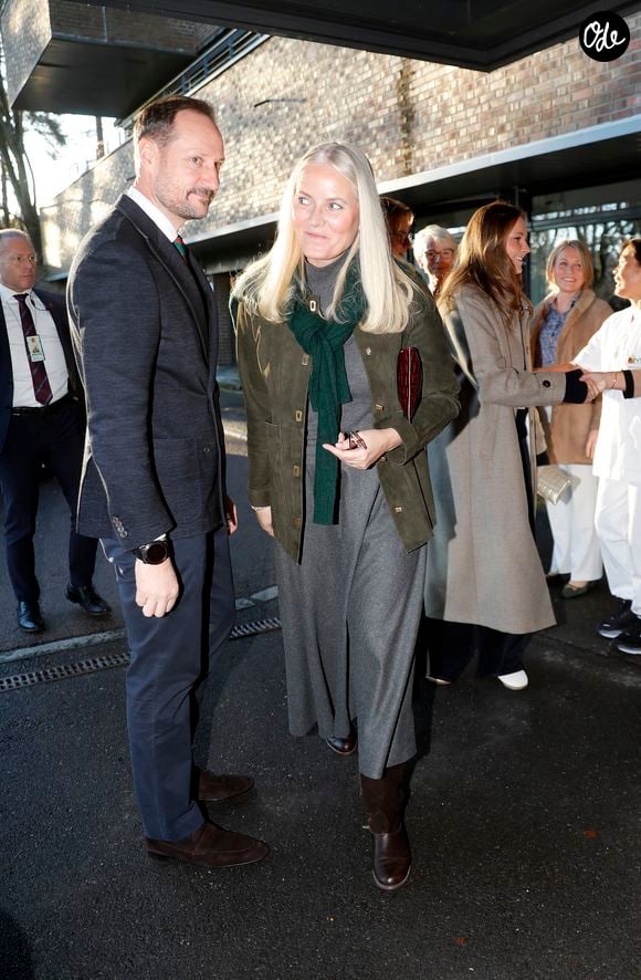 Le prince Haakon de Norvège, La princesse Mette Marit de Norvège, la princesse Ingrid Alexandra de Norvège - La famille royale de Norvège est en visite dans une maison de retraite à Oslo le 17 décembre 2025. Action Press / Bestimage
