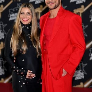 Amir et sa femme Lital, enceinte de leur troisième enfant, au photocall de la 26ème édition des NRJ Music Awards à Cannes, le 1er novembre 2024. Mariés depuis dix ans, Amir et Lital Haddad vont prochainement agrandir la famille, déjà composée de leurs enfants, Mikhaël et Or. 
© Bebert / Guignebourg / Bestimage