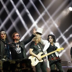 Le groupe est actuellement engagé dans une tournée européenne de 19 concerts.

Johnny Depp, Alice Cooper, Joe Perry, Tommy Henriksen - Concert du groupe Hollywood Vampires à l'Adidas Arena à Paris le 26 août 2026. © Jasmine Aissaoui / Bestimage