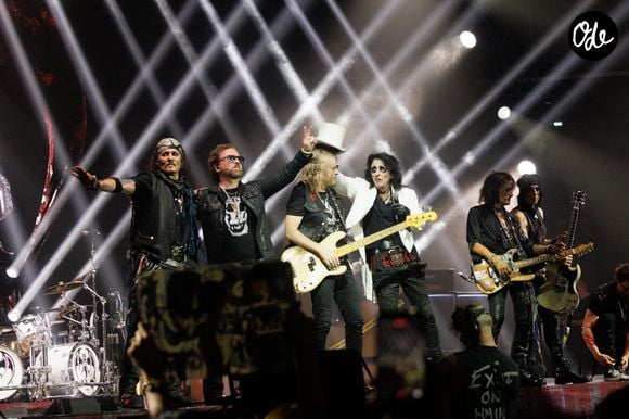 Le groupe est actuellement engagé dans une tournée européenne de 19 concerts.

Johnny Depp, Alice Cooper, Joe Perry, Tommy Henriksen - Concert du groupe Hollywood Vampires à l'Adidas Arena à Paris le 26 août 2026. © Jasmine Aissaoui / Bestimage