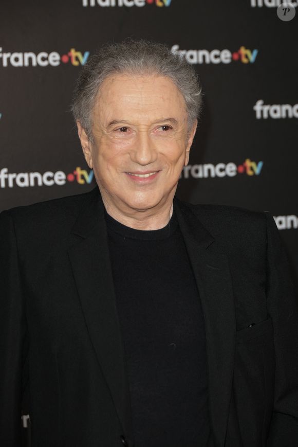 À 83 ans, il revient sur les deux opérations à cœur ouvert qu'il a subies.

Michel Drucker au photocall de la conférence de presse de rentrée de France Télévisions à Paris, France, le 4 septembre 2024. © Coadic Guirec/Bestimage