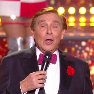 C'était pour savoir si vous suiviez", a alors tenté de se rattraper l'homme de télé sans perdre sa bonne humeur.

Miss France 2025, sur TF1