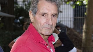 Loin de l’agitation parisienne, Jean-Jacques Bourdin se réfugie dès qu’il le peut dans sa maison située dans les Cévennes, non loin de là où il a grandi
