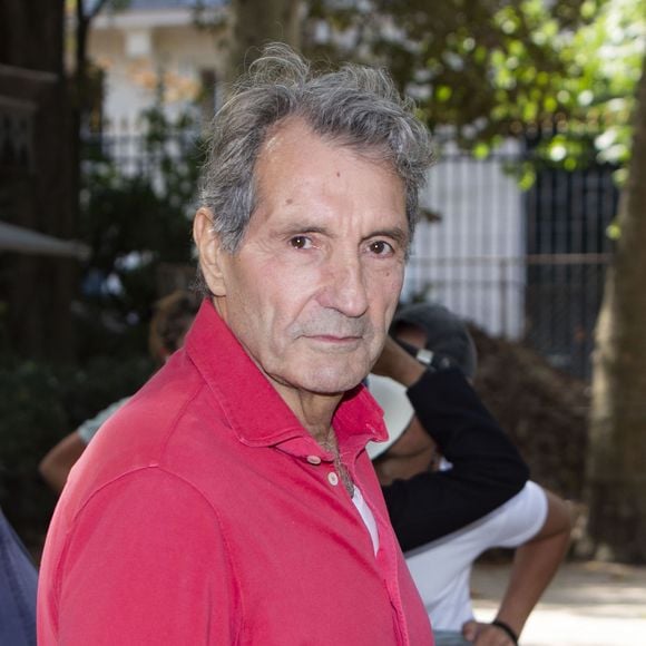 Jean-Jacques Bourdin profite de la fin de l’été pour se ressourcer dans les Cévennes.

Jean-Jacques Bourdin - Trophée des personnalités au profit de l'association "Make a Wish" au jardin du Luxembourg à Paris. © Jack Tribeca/Bestimage