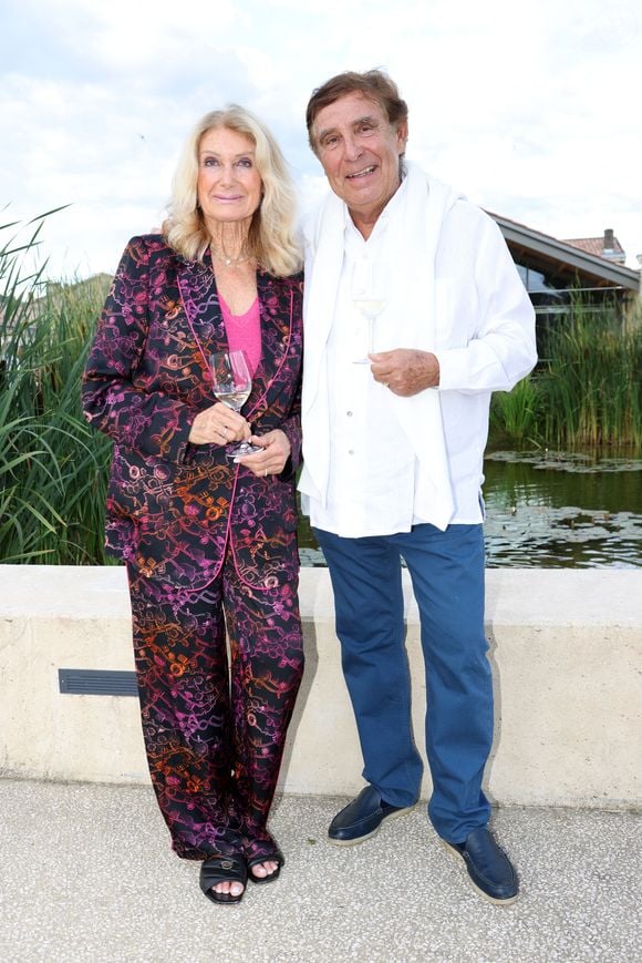 Exclusif - Jean-Pierre Foucault et sa femme Evelyne au Château Duhart-Milon à Pauillac en Gironde, le 11 juillet 2024. - Festival International du Film en Médoc " Les Vendanges du 7ème Art" à Pauillac. © Jean-Marc Lhomer/Bestimage