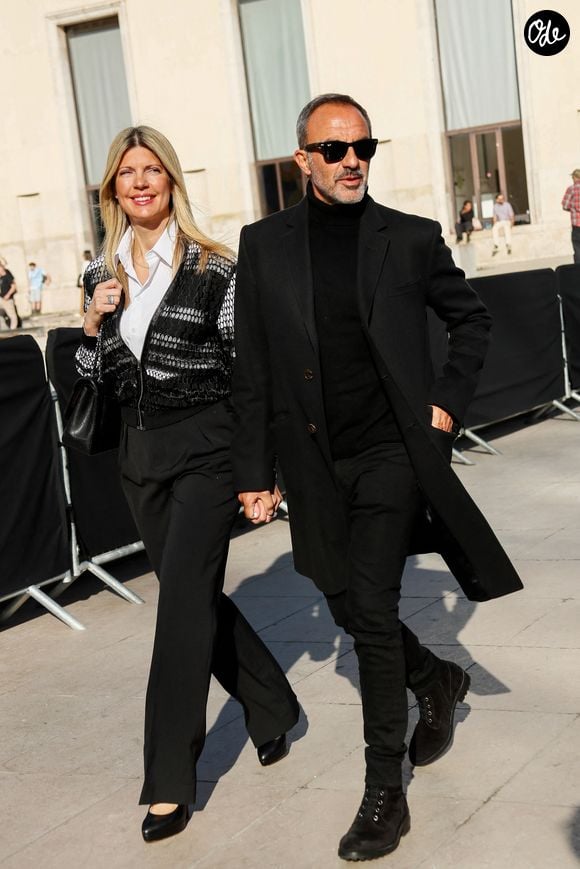 Une impression immédiate, confirmée dès leur premier contact : "Nous nous sommes reconnus dès la première poignée de main."

Nikos Aliagas avec sa compagne Tina Grigoriou au défilé Elie Saab "Collection Prêt-à-Porter Automne/Hiver 2025-2026" lors de la Fashion Week de Paris (PFW), le 7 mars 2025. © Christophe Clovis / Bestimage