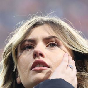 Des accusations qui sont remontées aux oreilles de la principale intéressée. Alors, lors d'un entretien avec le quotidien suisse 24 heures, Marine s'en est défendue, sans cacher son agacement.

Marine (Star Academy 2024) chante "Les Corons" en hommage à Pierre Bachelet, pour le 20ème anniversaire de sa mort, lors du match de Ligue 1 McDonald's "Lens - Strasbourg (0-2)" au stade Bollaert-Delelis, le 16 février 2025.