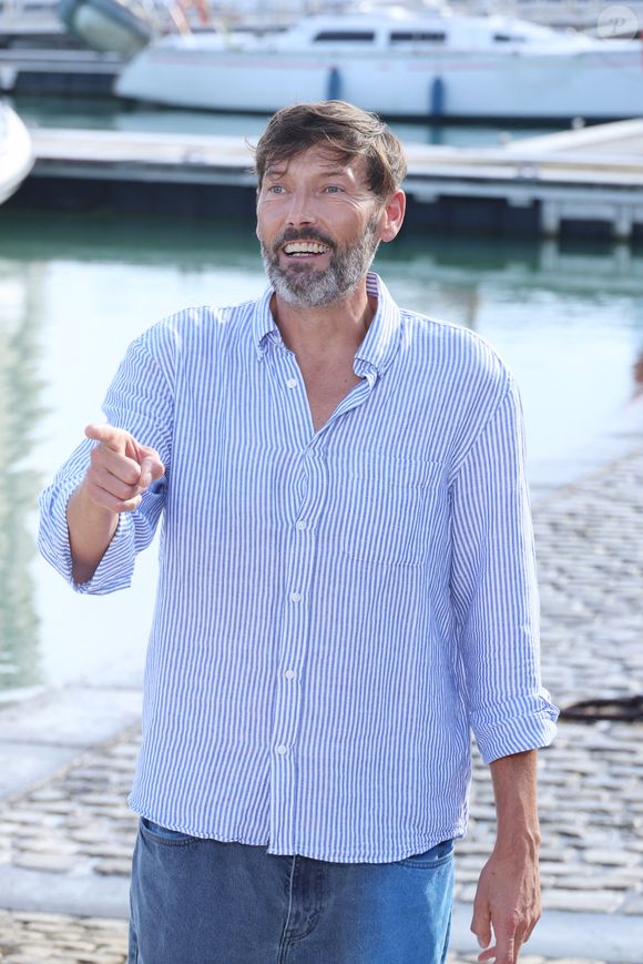 Laurent Kerusoré lors du photocall du 'Plus belle vie, encore plus belle' lors du 27ème Festival de la Fiction de la Rochelle, France, le 19 septembre 2025. © Denis Guignebourg/Bestimage