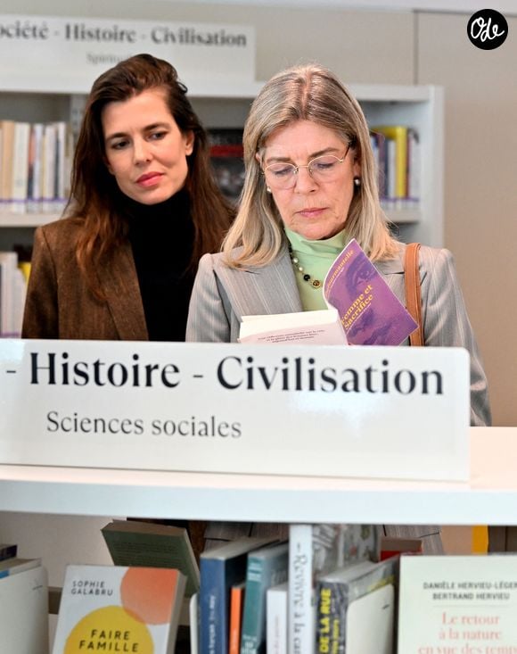 C'est Caroline qui a transmis à ses enfants sa passion pour les livres...

Le prince Albert II de Monaco, la princesse Caroline de Hanovre, Charlotte Casiraghi et Mélanie-Antoinette de Massy inaugurent la médiathèque Caroline à Monaco, le 10 décembre 2025. 

© Bruno Bebert / Bestimage