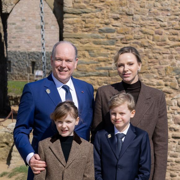 Le prince Albert II de Monaco, La princesse Charlène de Monaco, La princesse Gabriella de Monaco, comtesse de Carladès, Le prince Jacques de Monaco, marquis des Baux lors d'une visite au Fort la Latte, Château de La Roche Goyon à Plévenon le 9 avril 2025. Le donjon fut érigé vers 1350 par Etienne III de Goyon, seigneur de Matignon

© Olivier Huitel / Pool / Bestimage