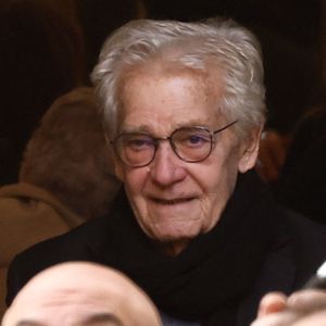 Bernard d'Ormale (mari de Brigitte Bardot) - Sorties des obsèques de Brigitte Bardot en l'église Paroissiale Notre-Dame-de-l'Assomption de Saint-Tropez, France, le 7 janvier 2026.  Brigitte Bardot, figure emblématique du cinéma français et icône internationale, est décédée le 28 décembre 2025 à l'âge de 91 ans dans sa mythique propriété de La Madrague, à Saint-Tropez (France). Révélée au monde entier par son rôle dans "Et Dieu... créa la femme", elle avait contribué à faire de Saint-Tropez un lieu mondialement connu. L'actrice sera inhumée le 7 janvier 2026 au cimetière marin de Saint-Tropez, aux côtés de son père Louis Bardot (1896-1975) et de sa mère Anne-Marie Mucel (1912-1978). Une cérémonie religieuse se tiendra auparavant dans l'église de Saint-Tropez, où proches, personnalités et anonymes pourront lui rendre un dernier hommage. © Jacovides-Moreau/Bestimage