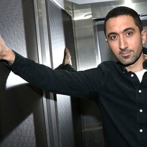 Pas question donc pour lui de miser sur un régime avec des interdits. 

Exclusif - Jimmy Mohamed pose lors de l'enregistrement de l'émission "Chez Jordan" le 18 avril 2022. © Cédric Perrin/Bestimage