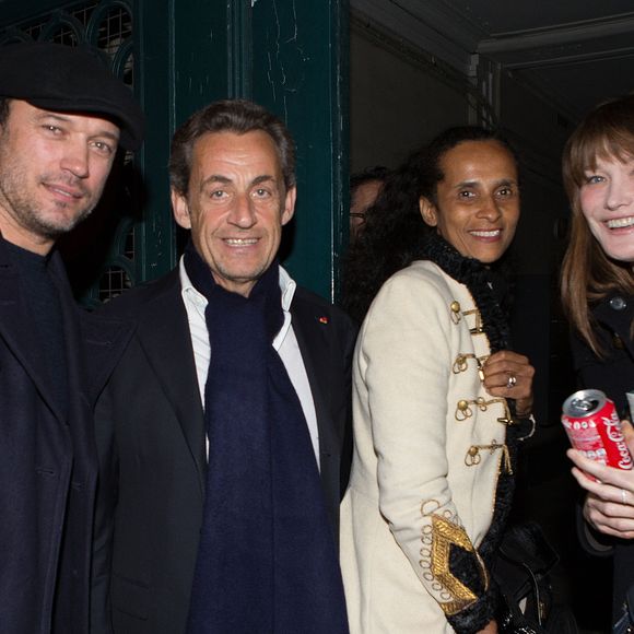 Pour rappel, l'actrice et réalisatrice Karine Silla, est l'actuelle compagne de Vincent Perez, qui lui-même a partagé la vie de Carla Bruni dans les années 90 et dont il est resté très proche. 

Exclusif - Nicolas Sarkozy et sa femme Carla Bruni arrivent avec leur couple d'amis Vincent Perez et sa femme Karine Silla au Theatre Antoine a Paris, le 9 janvier 2014 ou ils vont voir Gerard Depardieu joue "Love Letters", de A. R. Gurney, avec Anouk Aimee.